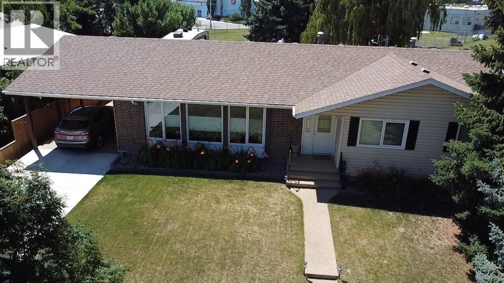 703 Memorial Avenue, Vulcan, Alberta  T0L 2B0 - Photo 4 - A2293238