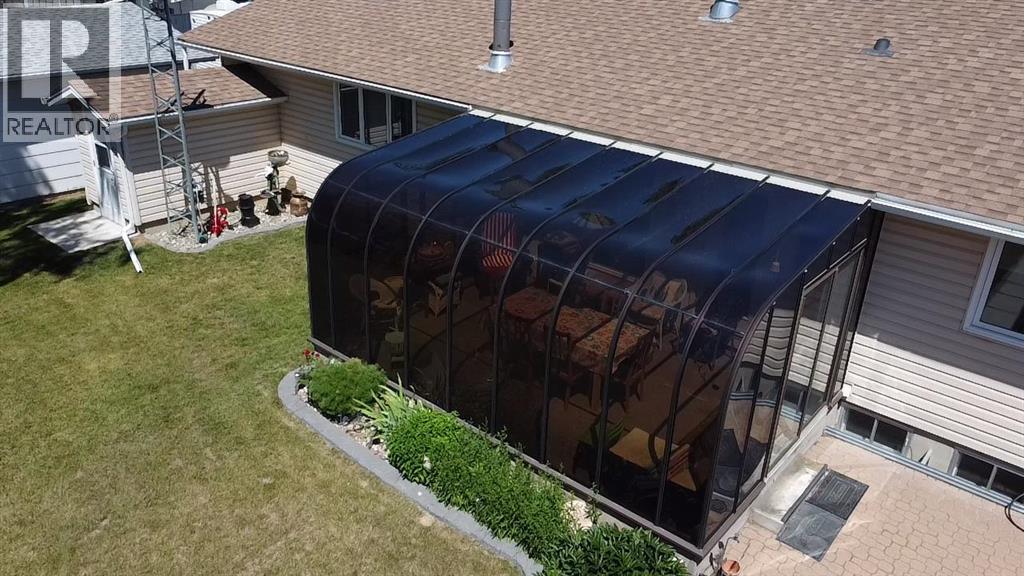 703 Memorial Avenue, Vulcan, Alberta  T0L 2B0 - Photo 6 - A2293238