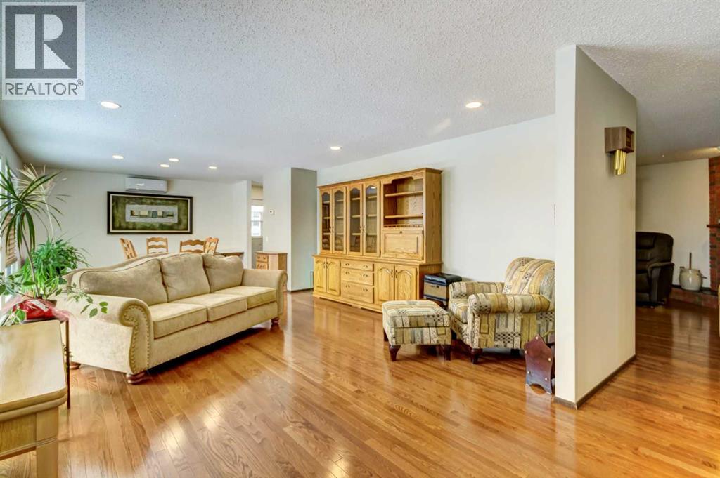 703 Memorial Avenue, Vulcan, Alberta  T0L 2B0 - Photo 7 - A2293238