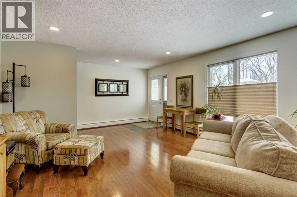 703 Memorial Avenue, Vulcan, Alberta  T0L 2B0 - Photo 9 - A2293238