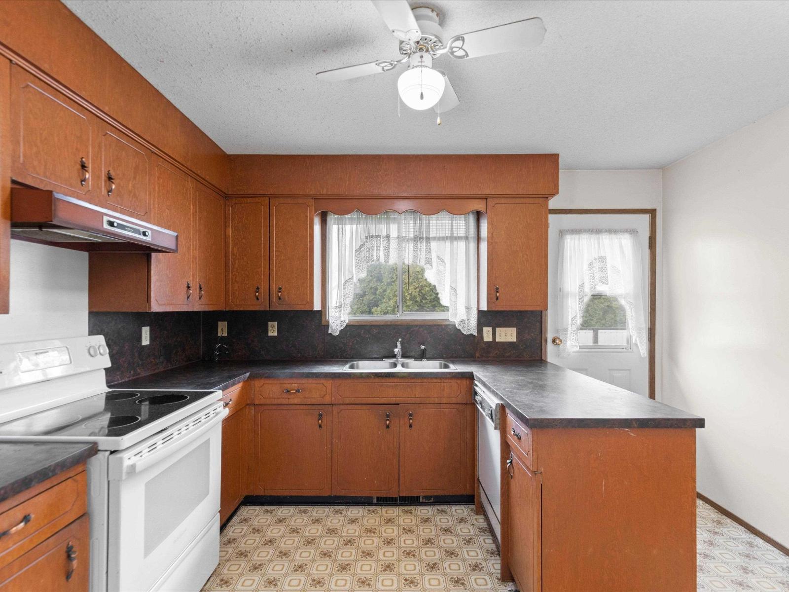 45240 Trutch Avenue, Chilliwack Proper West, Chilliwack, British Columbia  V2P 6V6 - Photo 12 - R3098908