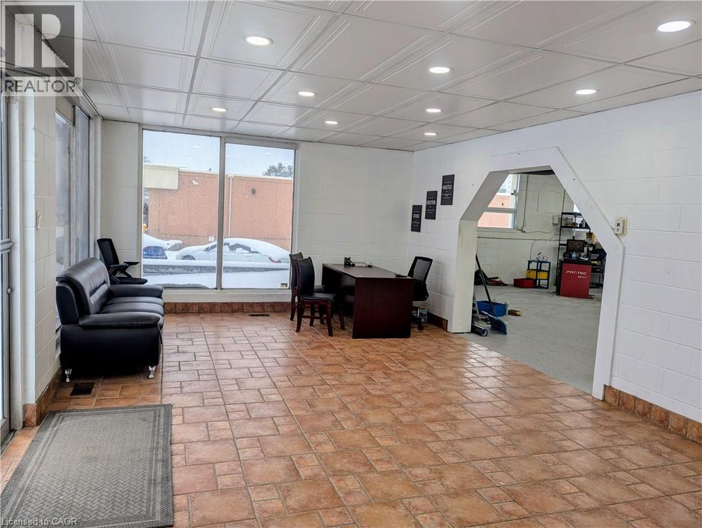 325 Weber Street N, Waterloo, Ontario  N2J 3H8 - Photo 3 - 40811944