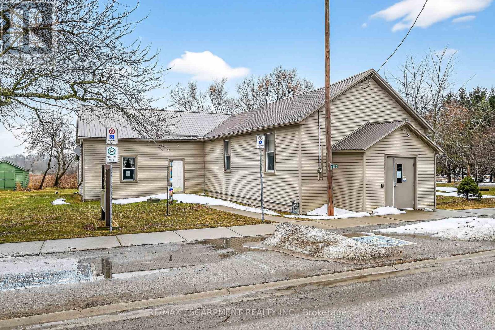 952 Concession 2 Walpole, Haldimand (Nanticoke), Ontario  N0A 1L0 - Photo 2 - X12882438