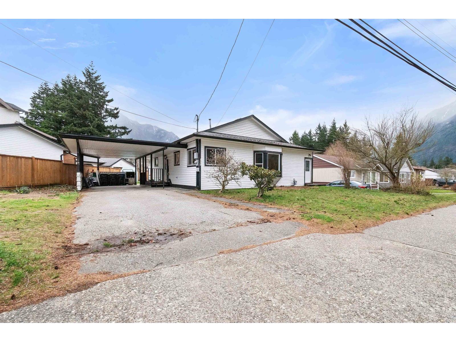 439 5th Avenue, Hope, Hope, British Columbia  V0X 1L0 - Photo 2 - R3099600