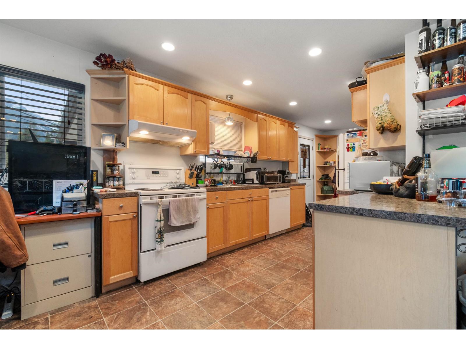 439 5th Avenue, Hope, Hope, British Columbia  V0X 1L0 - Photo 5 - R3099600