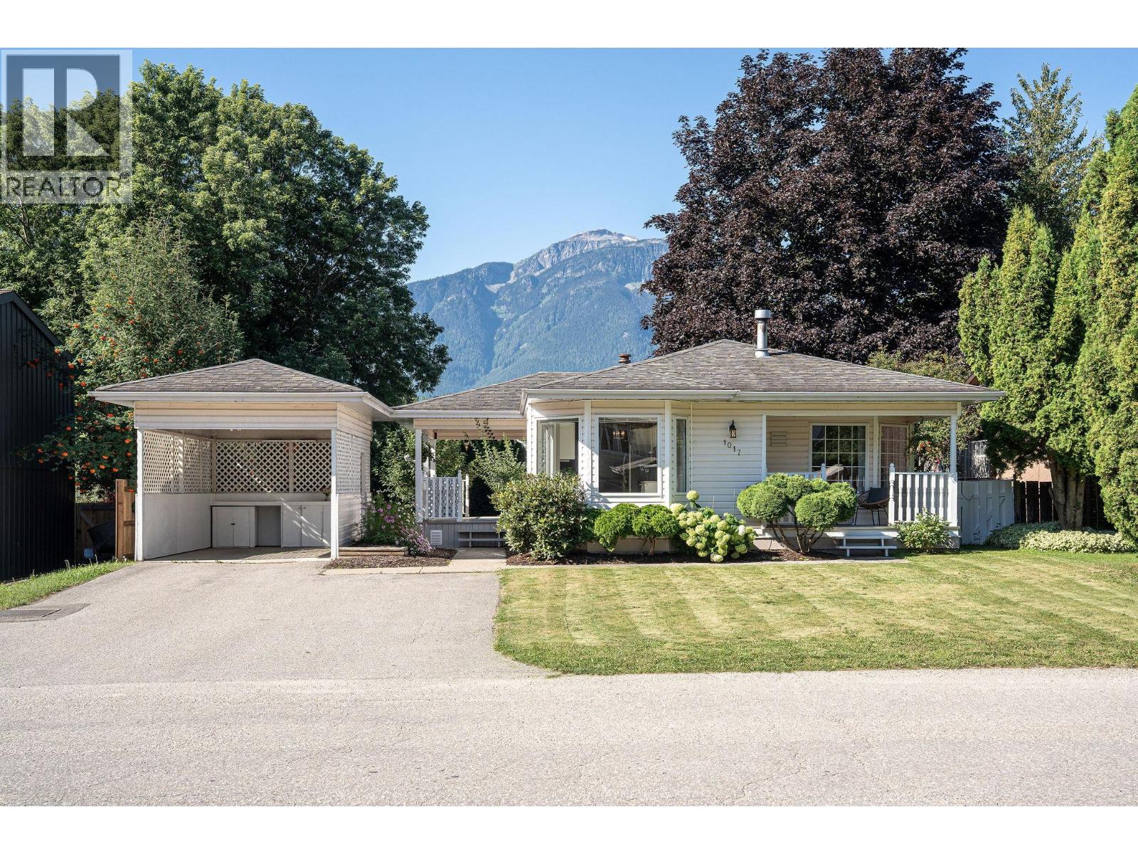1017 Cottonwood Street, Revelstoke, British Columbia