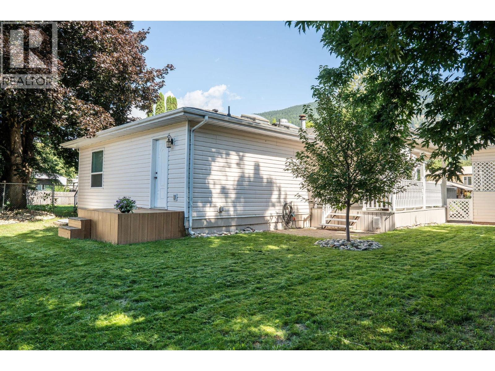 1017 Cottonwood Street, Revelstoke, British Columbia  V0E 2S0 - Photo 30 - 10379287