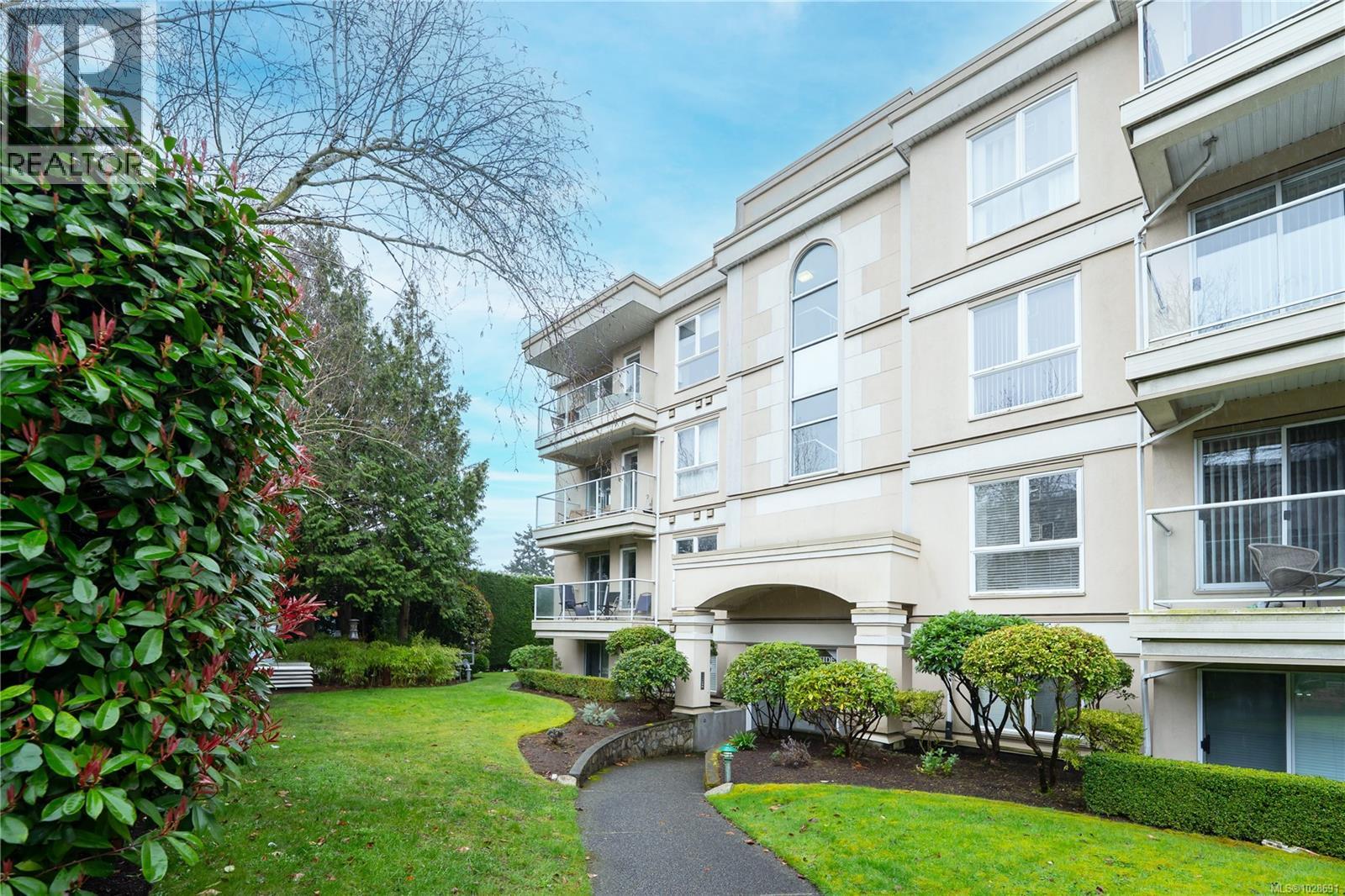 301 331 Burnside Rd E, Victoria, British Columbia