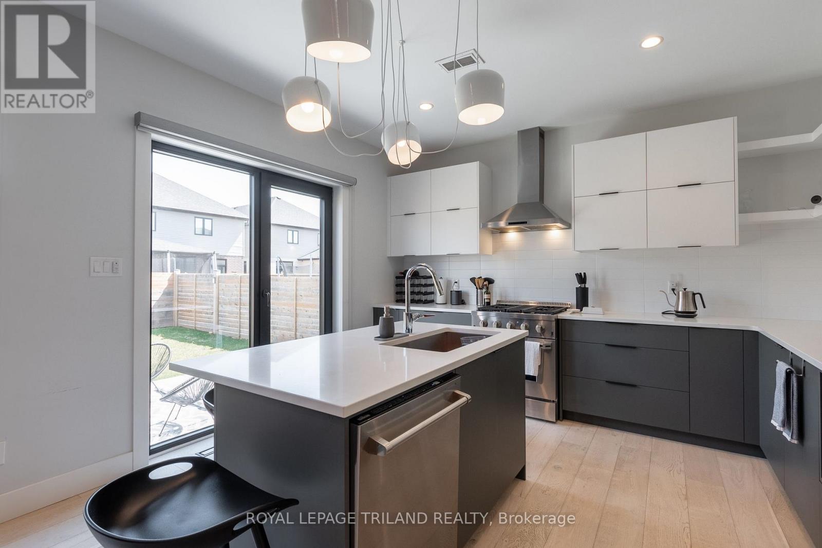 1269 Silverfox Drive, London North, Ontario  N6G 0V8 - Photo 13 - X12882598