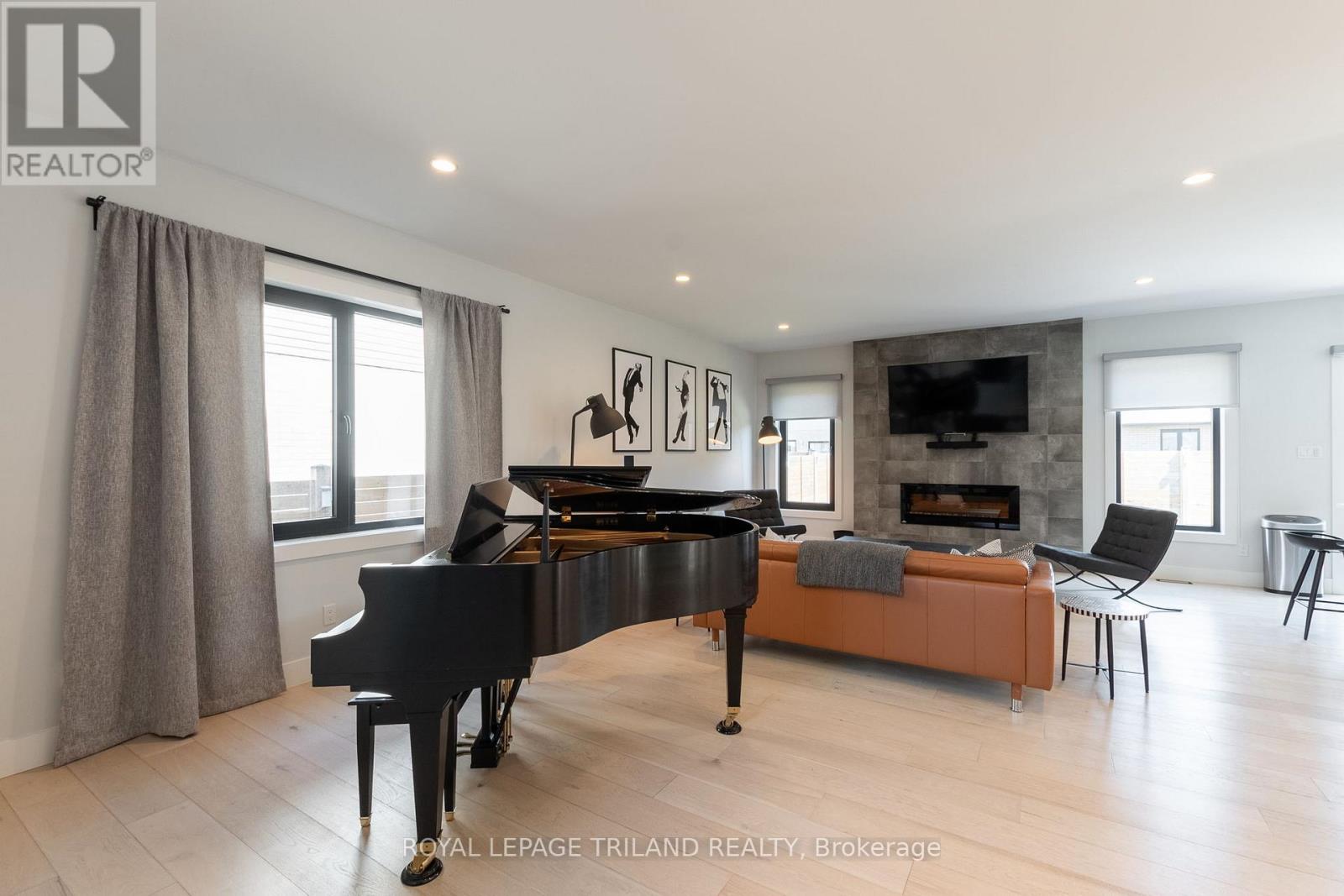 1269 Silverfox Drive, London North, Ontario  N6G 0V8 - Photo 5 - X12882598