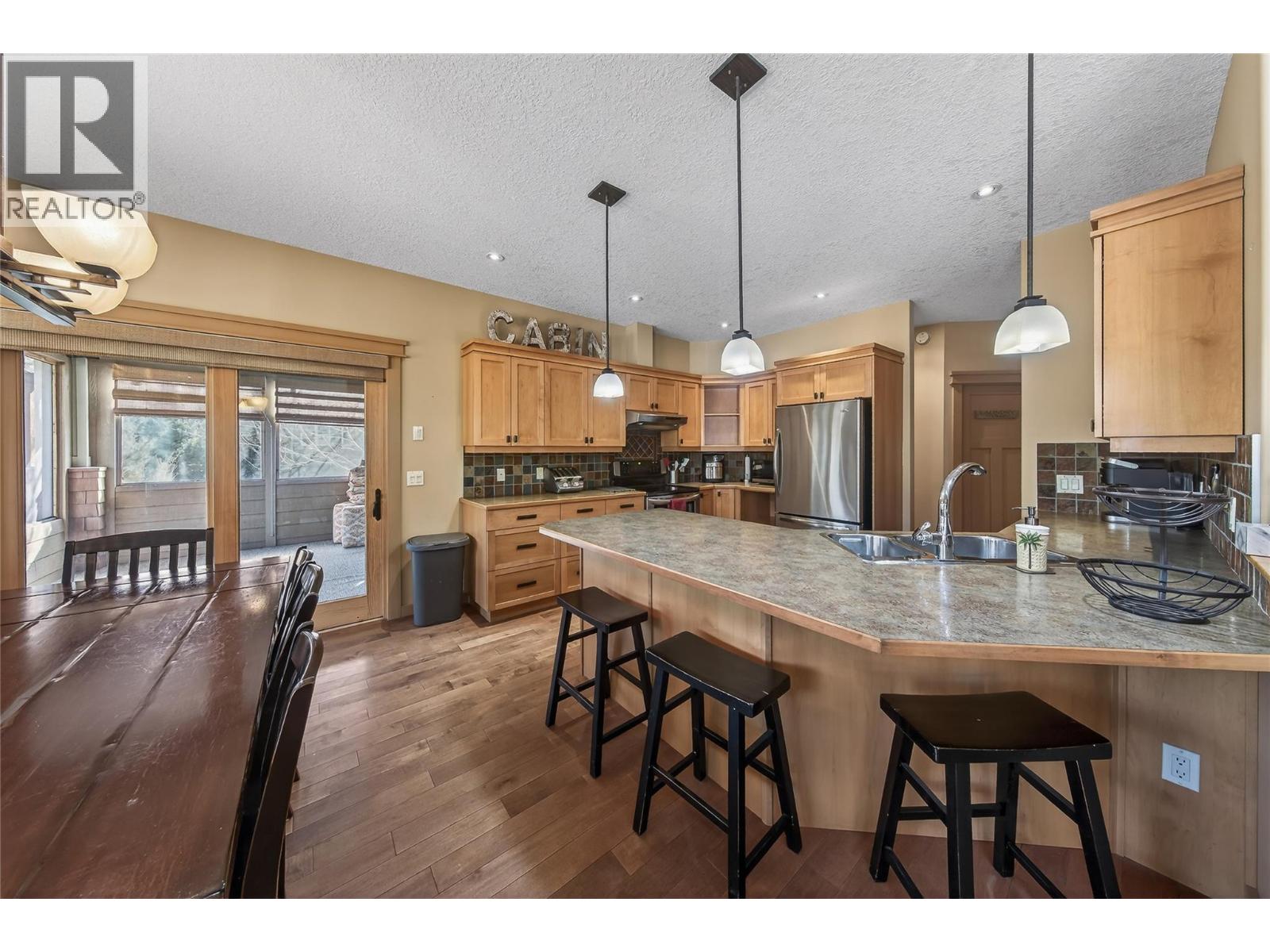 6880 Columbia Ridge Drive, Fairmont Hot Springs, British Columbia  V0B 1L2 - Photo 11 - 10379405