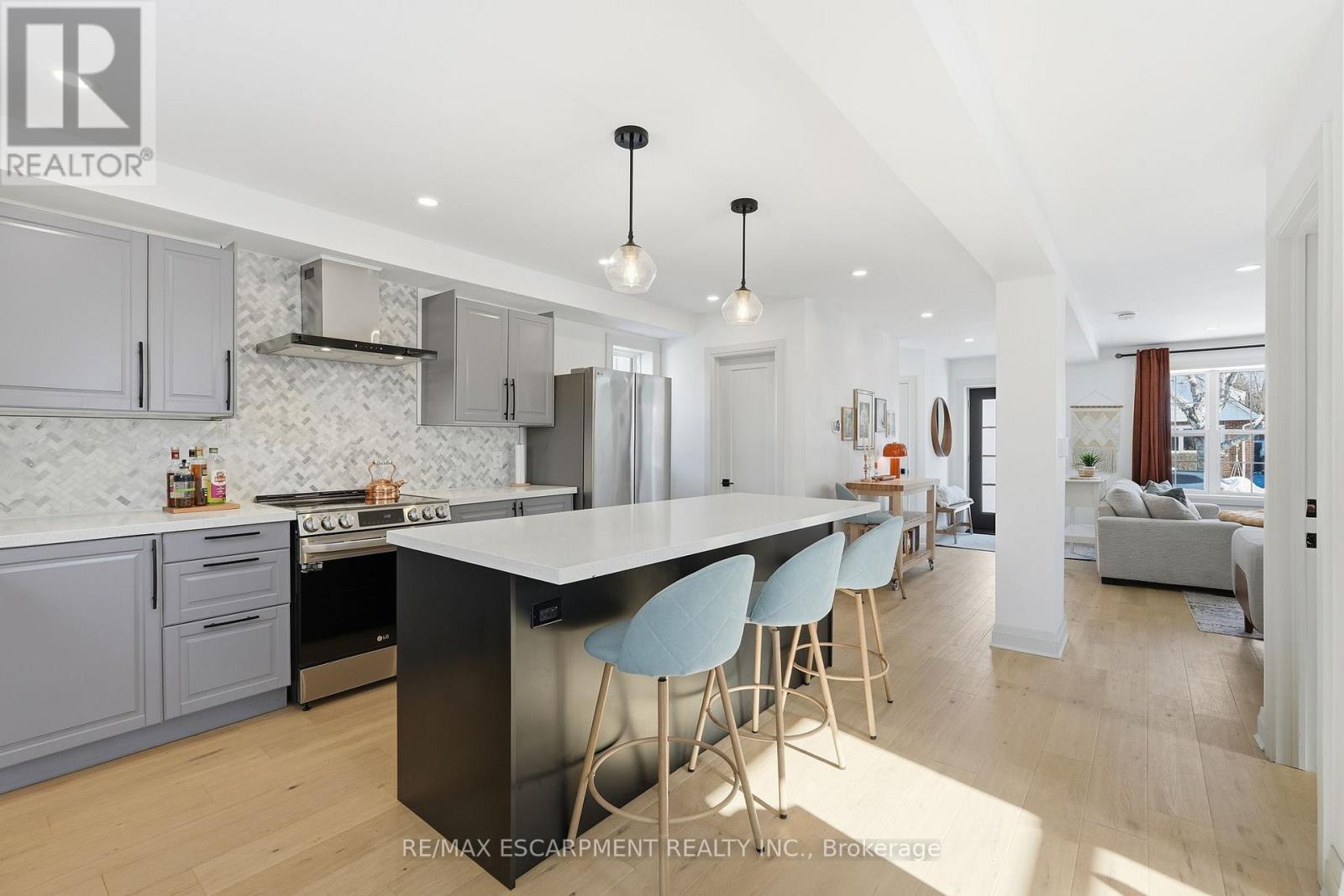 286 East 18th Street, Hamilton (Inch Park), Ontario  L9A 4P6 - Photo 12 - X12820590