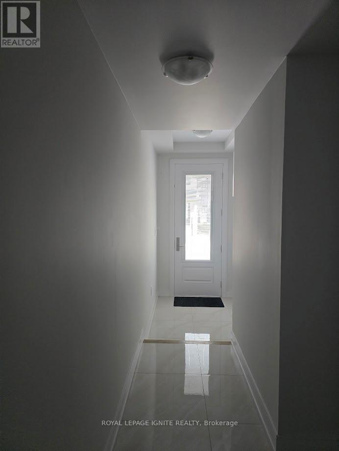 5939 Saigon Street, Mississauga, Ontario  L5V 0E9 - Photo 3 - W12882532