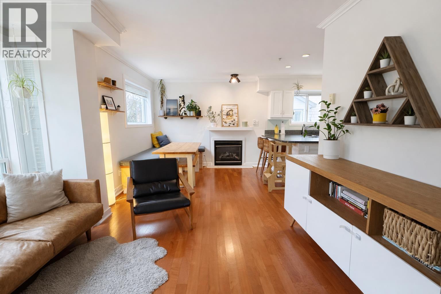 6 1233 Main Street, Squamish, British Columbia  V8B 0P7 - Photo 4 - R3099312