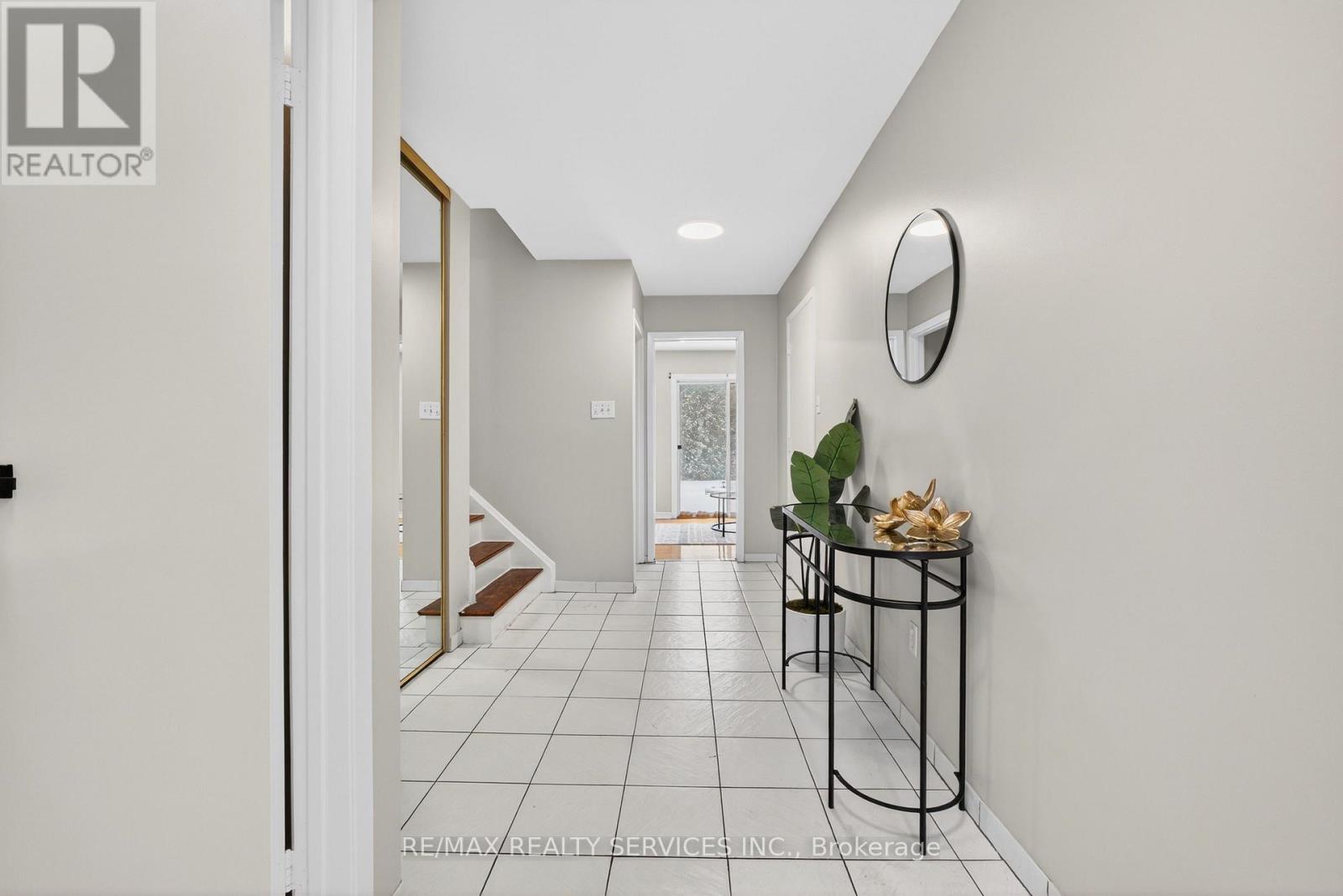 45 Grassington Crescent, Brampton, Ontario  L6S 1Z5 - Photo 3 - W12878450