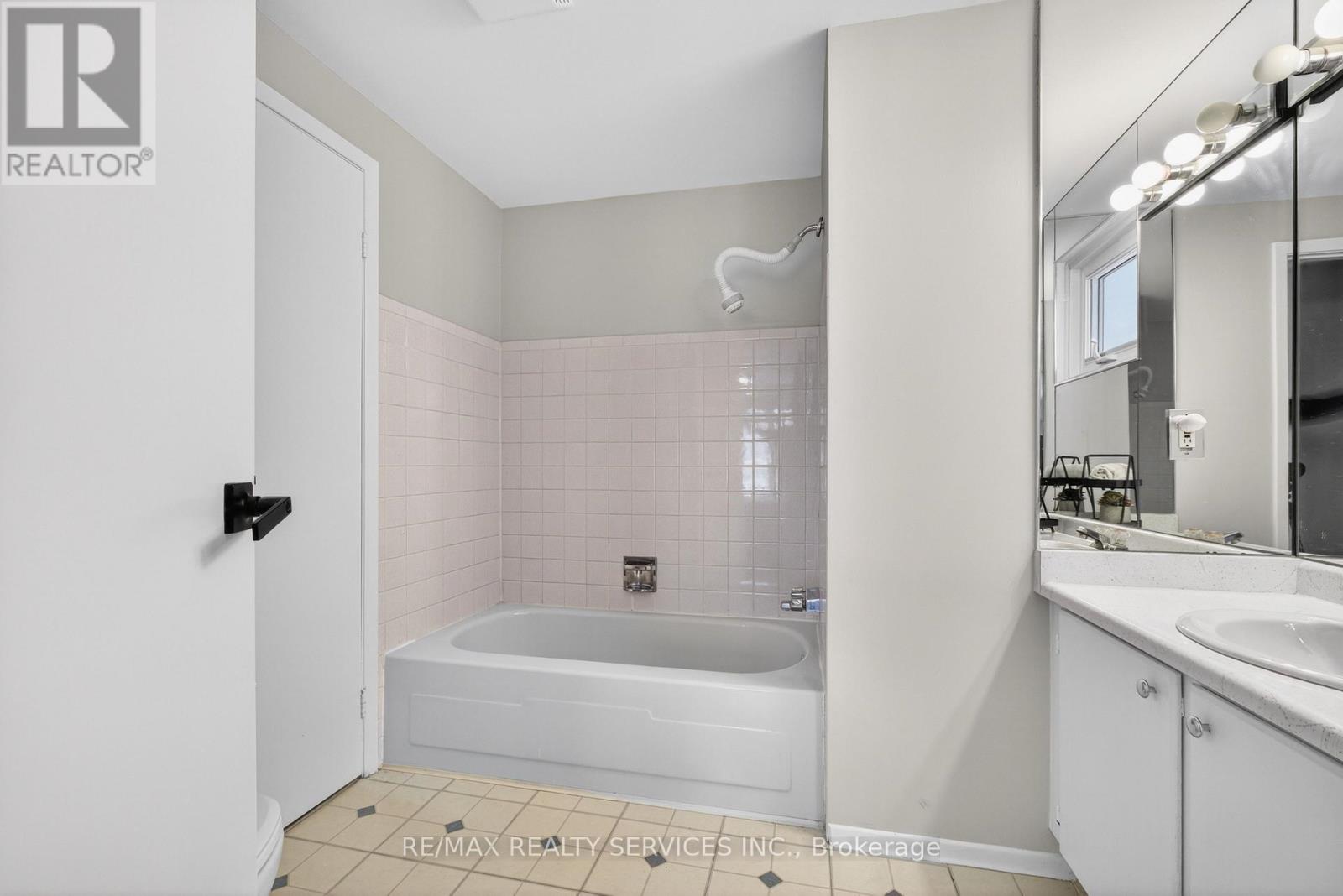 45 Grassington Crescent, Brampton, Ontario  L6S 1Z5 - Photo 34 - W12878450