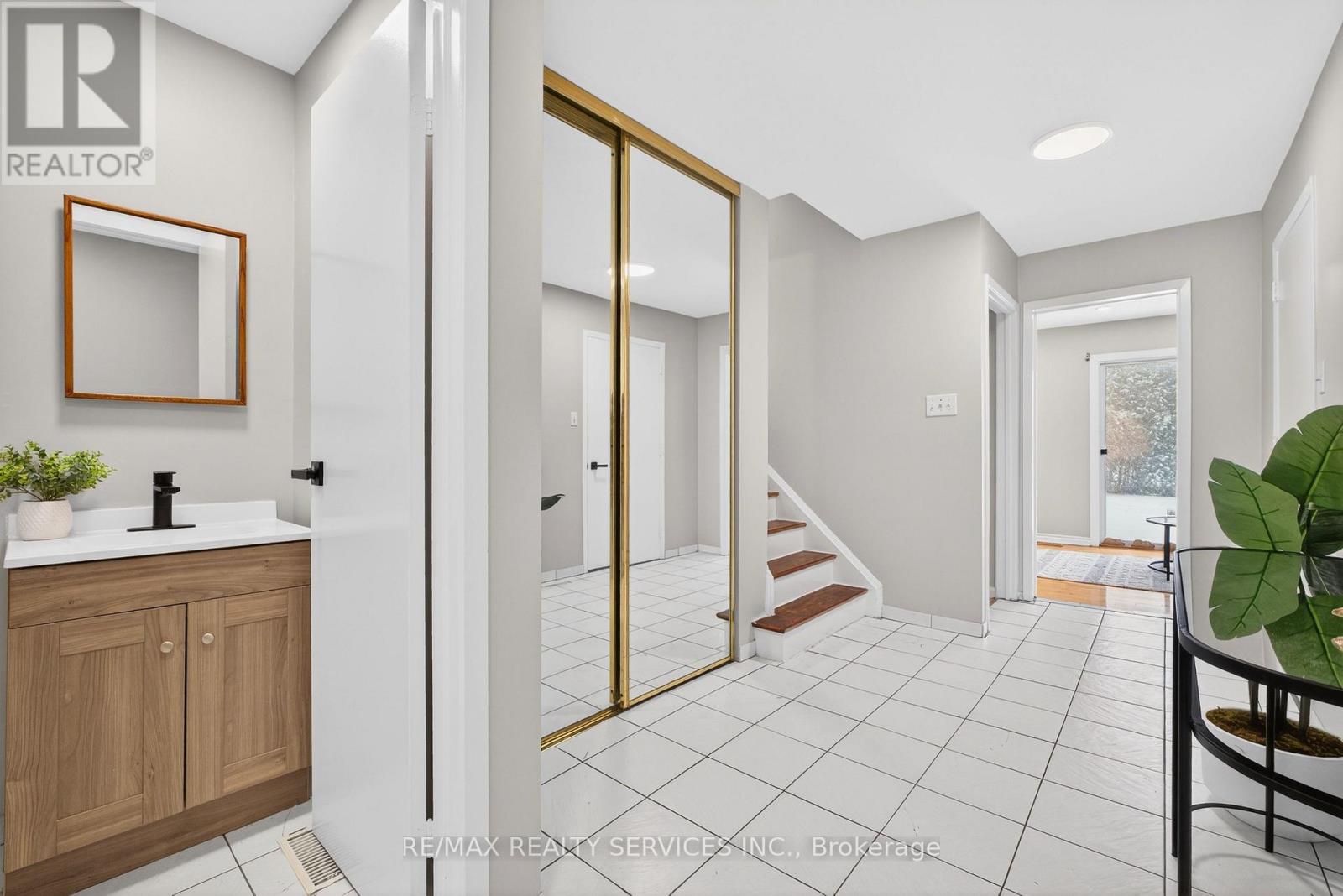 45 Grassington Crescent, Brampton, Ontario  L6S 1Z5 - Photo 6 - W12878450