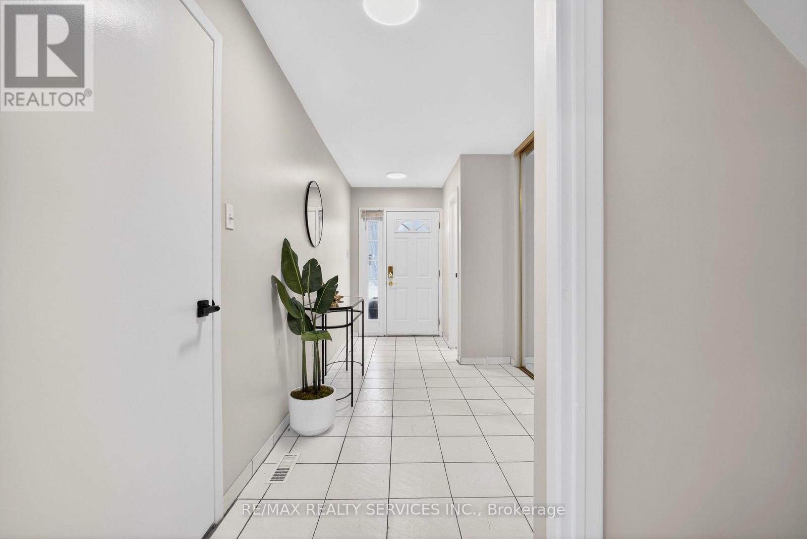 45 Grassington Crescent, Brampton, Ontario  L6S 1Z5 - Photo 8 - W12878450