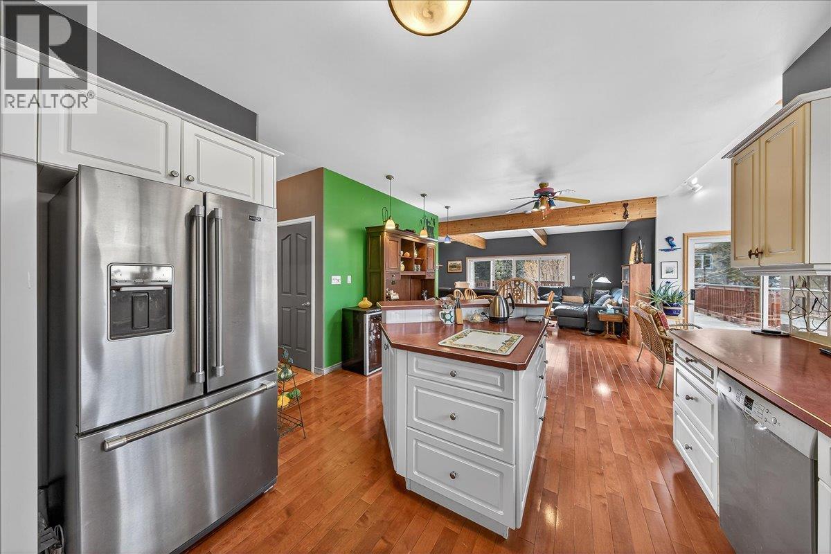 4529 Columbia Place, Fairmont Hot Springs, British Columbia  V0B 1L2 - Photo 14 - 10379249