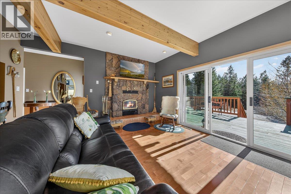 4529 Columbia Place, Fairmont Hot Springs, British Columbia  V0B 1L2 - Photo 6 - 10379249