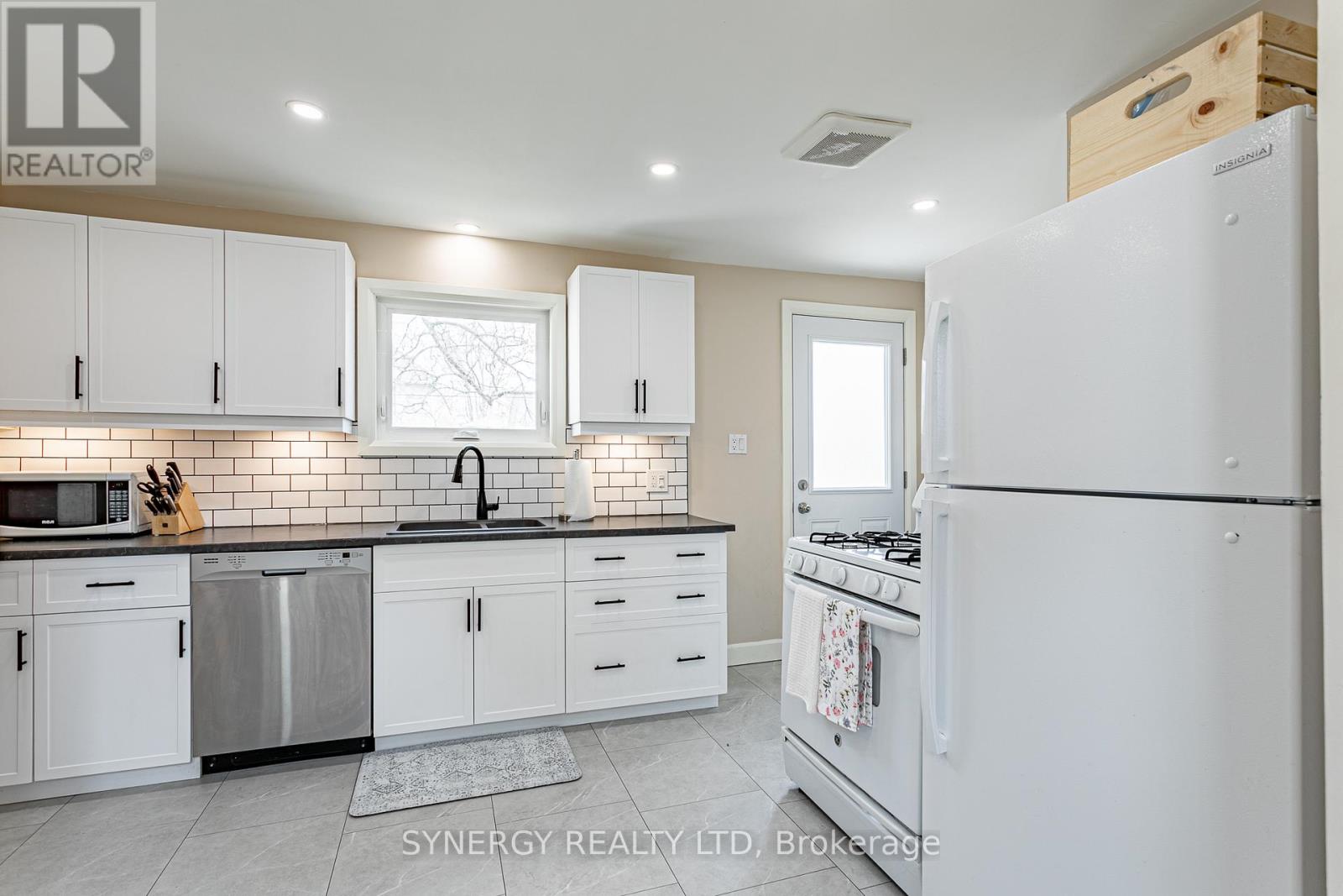 275 Cromwell Street, Sarnia, Ontario  N7T 3Y2 - Photo 12 - X12882664