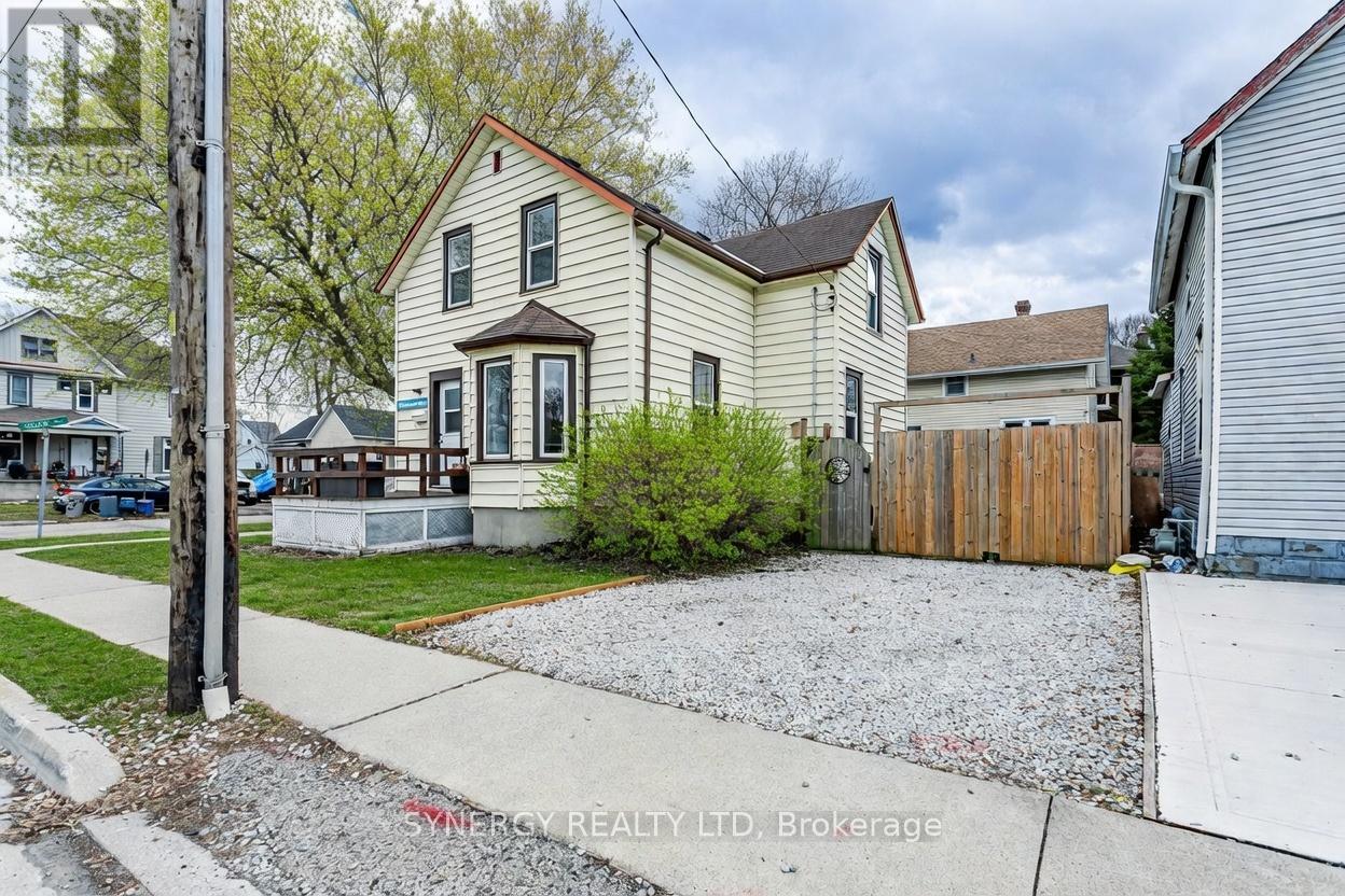 275 Cromwell Street, Sarnia, Ontario  N7T 3Y2 - Photo 3 - X12882664