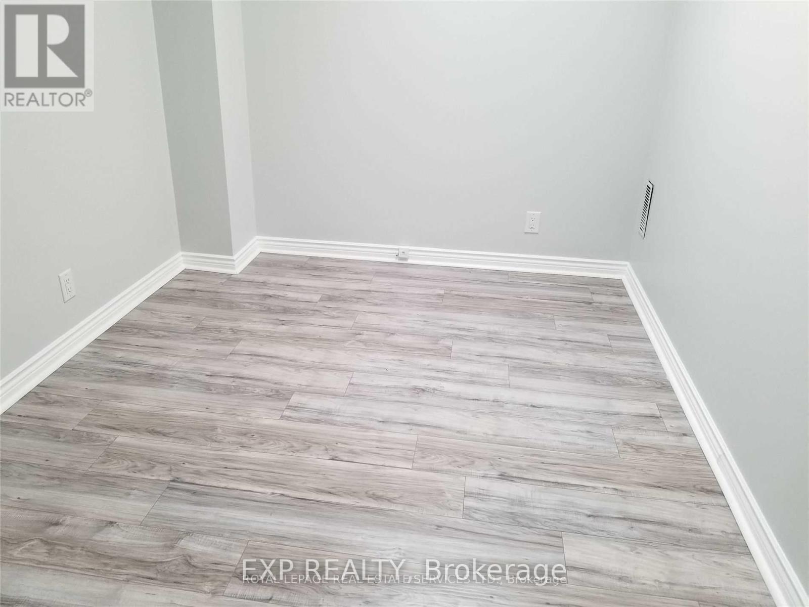 Upper - 33 Mitchell Avenue, Toronto, Ontario M6J 1C1 - Photo 6 - C12882672