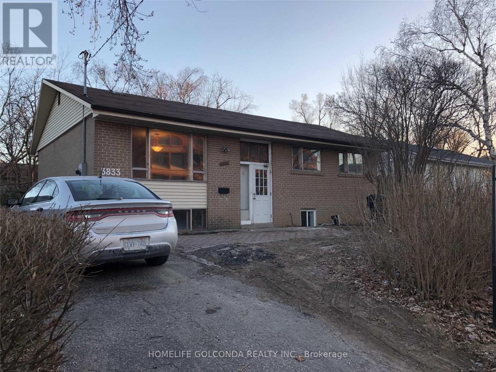 <div class="slider-price">$1,178,000</div><p>3833 Finch Avenue E, Toronto, Ontario</p>