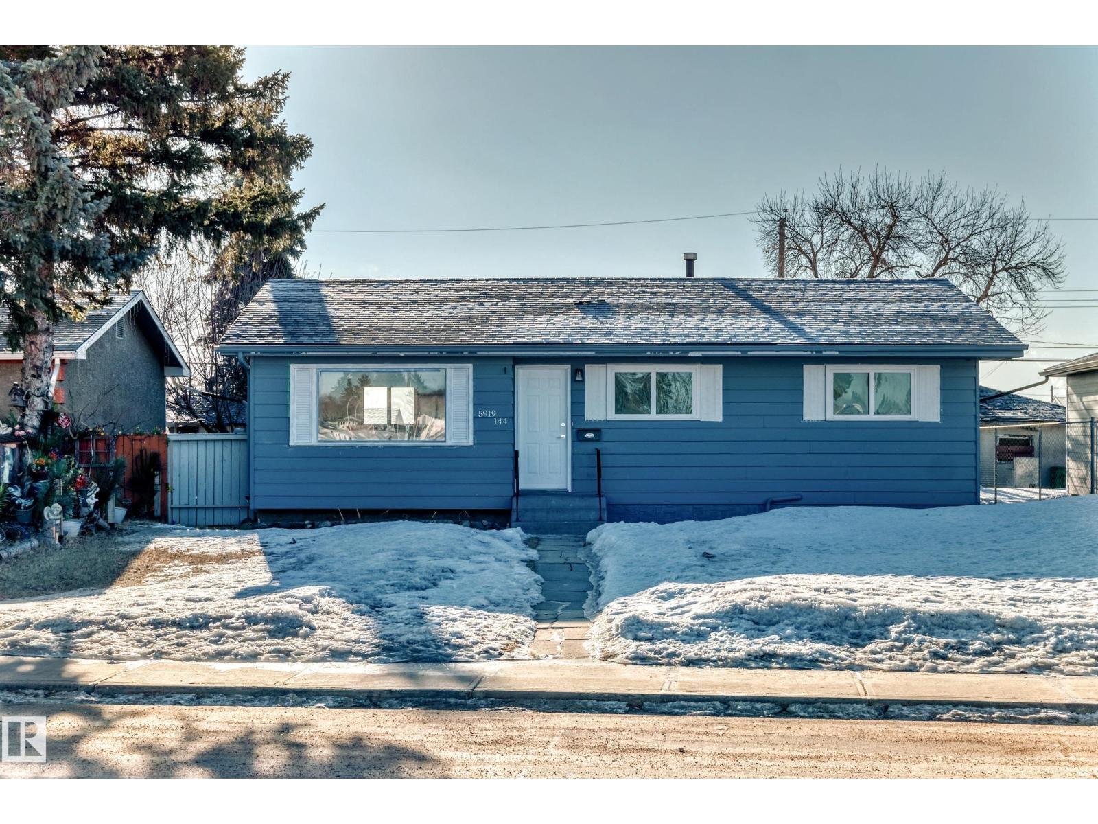 5919 144 AV NW, edmonton, Alberta