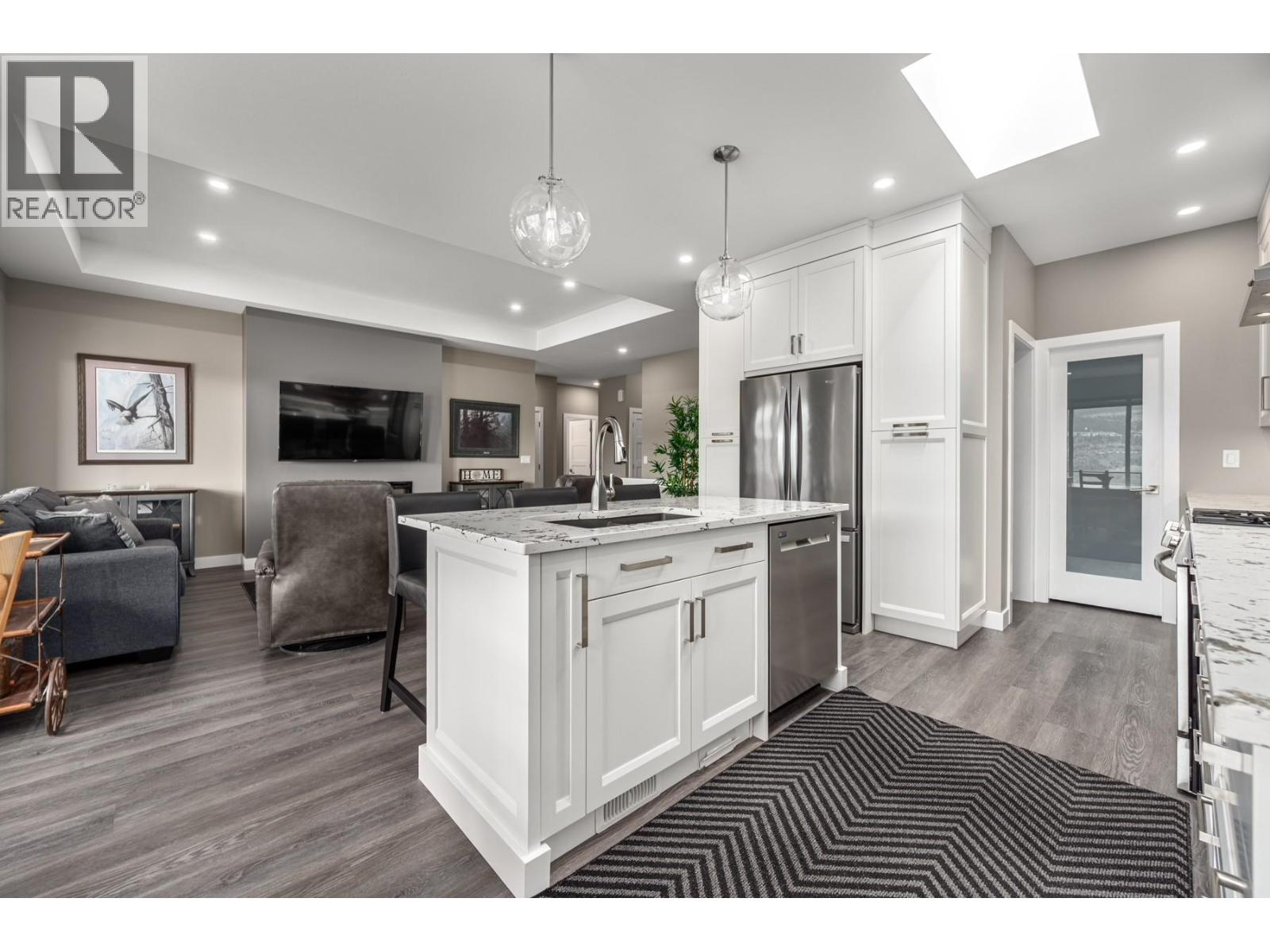 4038 Rio Vista Way, Kamloops, British Columbia  V2H 0E1 - Photo 8 - 10379385