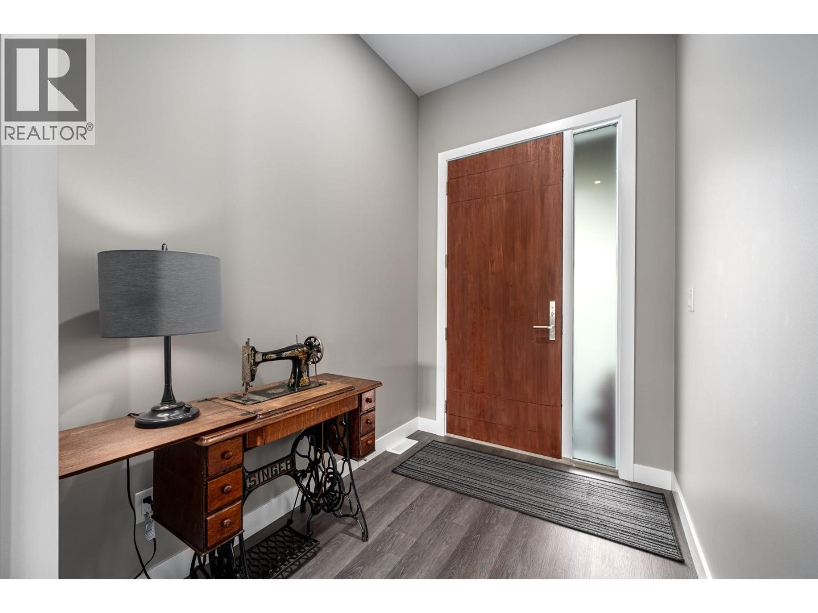 4038 Rio Vista Way, Kamloops, British Columbia  V2H 0E1 - Photo 4 - 10379385