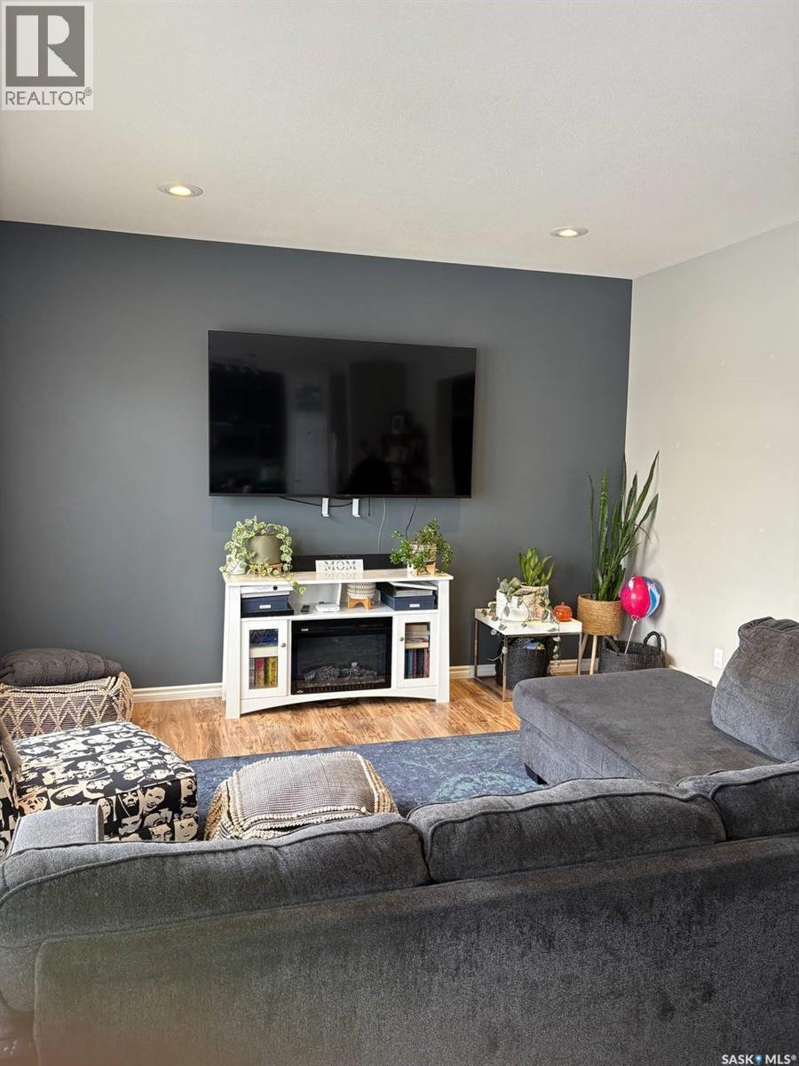 422 Lewin Way, Saskatoon, Saskatchewan  S7T 0T3 - Photo 4 - SK030137