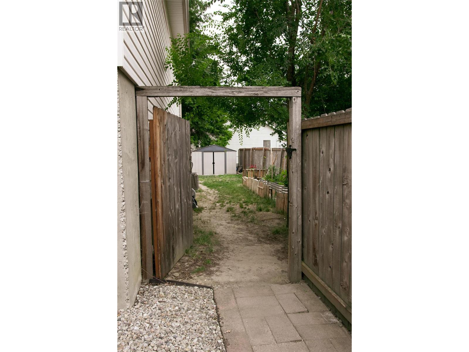 710 Ivy Street, Castlegar, British Columbia  V1N 2G4 - Photo 27 - 10379376