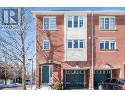 40 SANDLEWOOD COURT, Aurora, Ontario