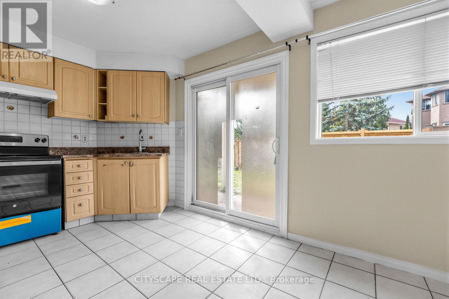 Bsmt - 5482 Loonlake Avenue, Mississauga, Ontario  L5V 2J6 - Photo 3 - W12874854