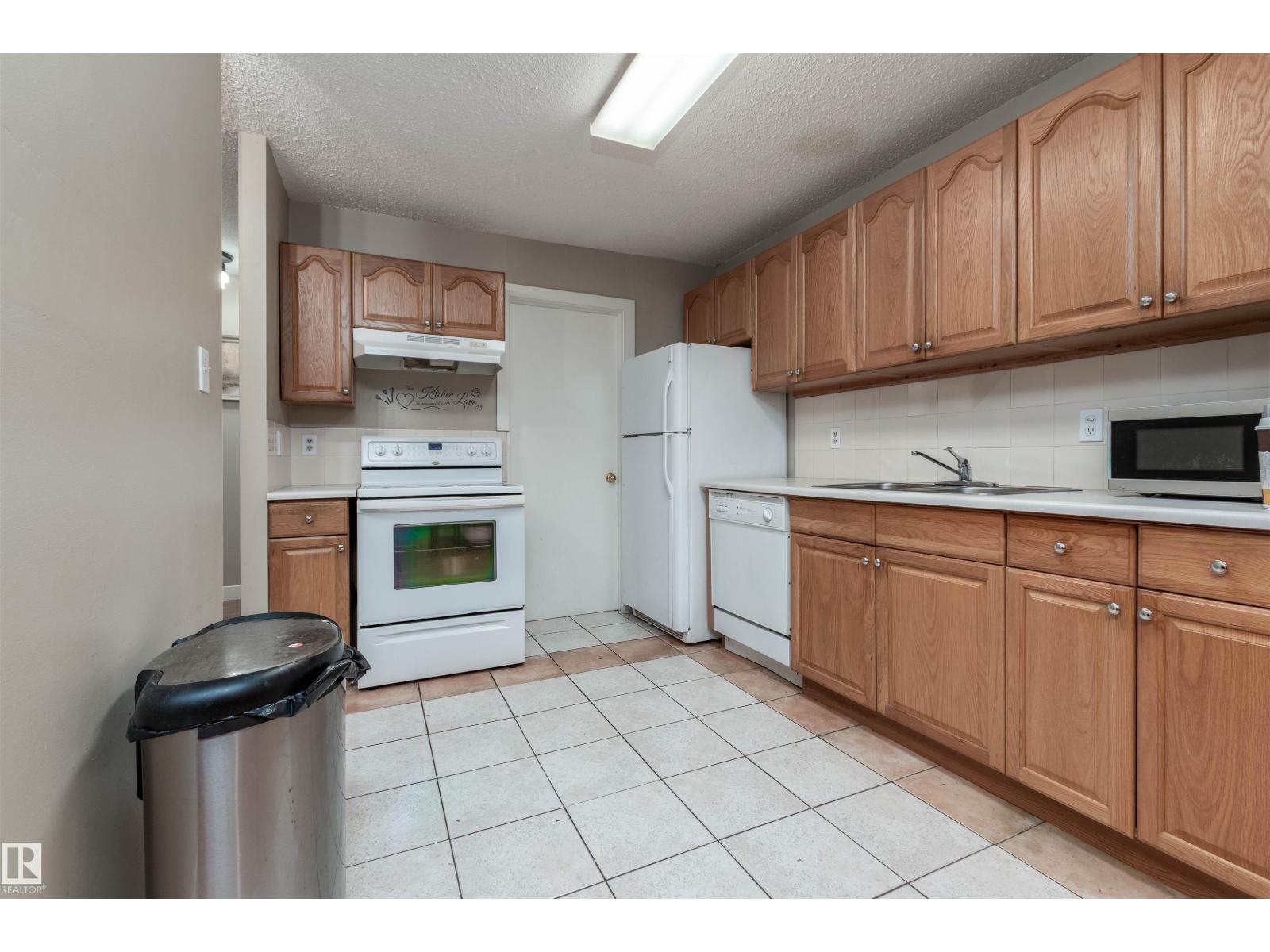 2031 Saddleback Rd Nw, Edmonton, Alberta  T6J 4T4 - Photo 6 - E4470120