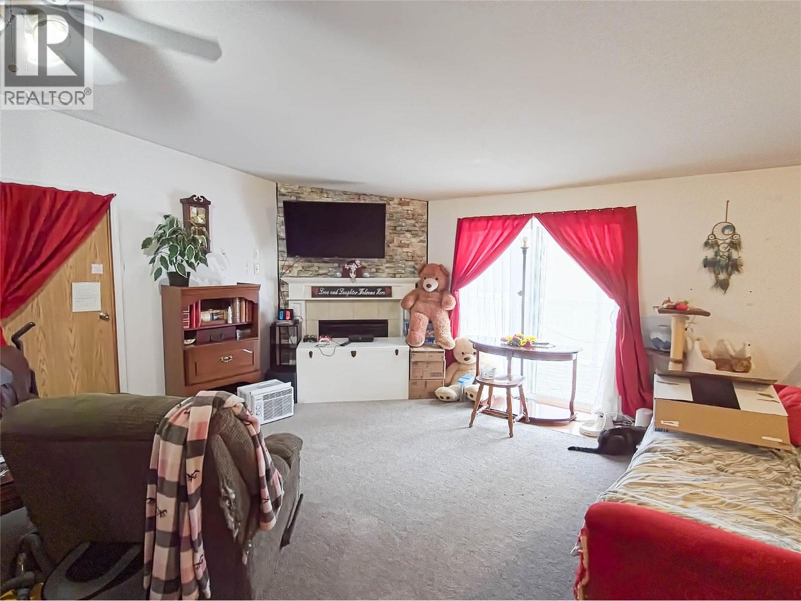 327 97a Highway, Spallumcheen, British Columbia  V0E 1B6 - Photo 9 - 10378647