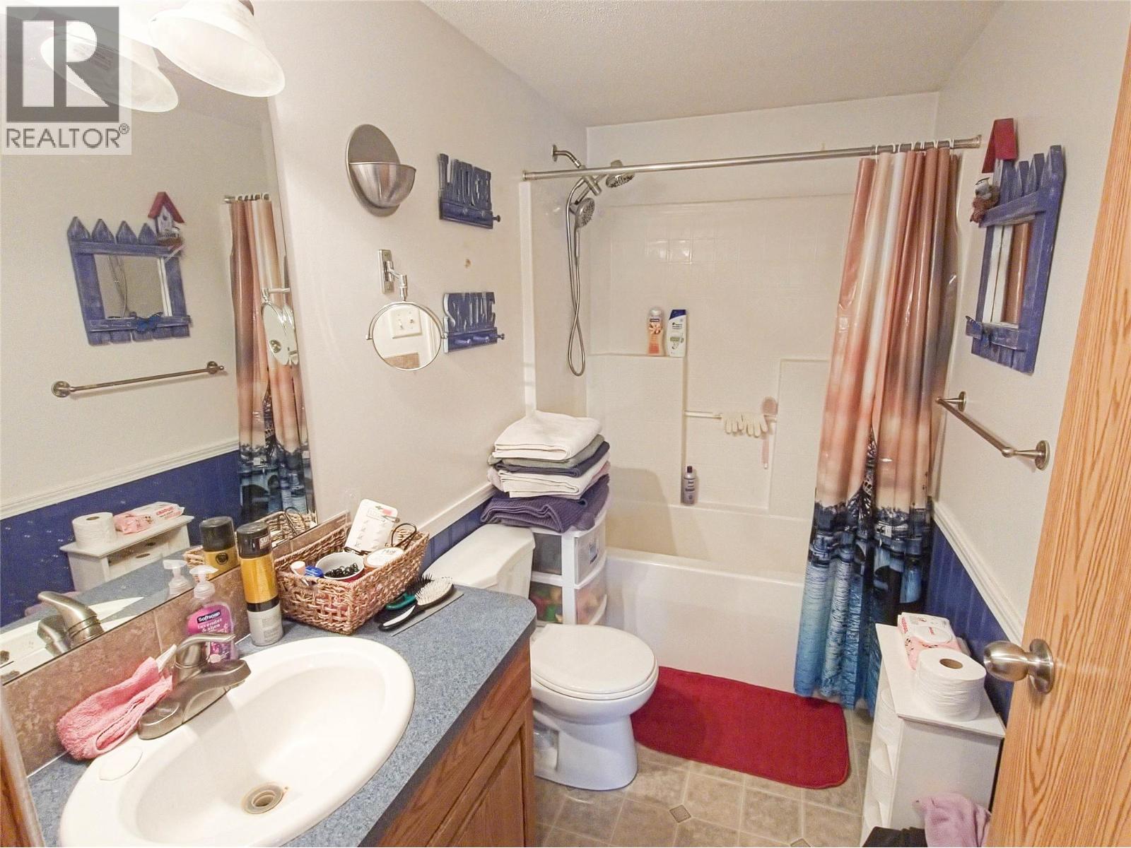 327 97a Highway, Spallumcheen, British Columbia  V0E 1B6 - Photo 11 - 10378647