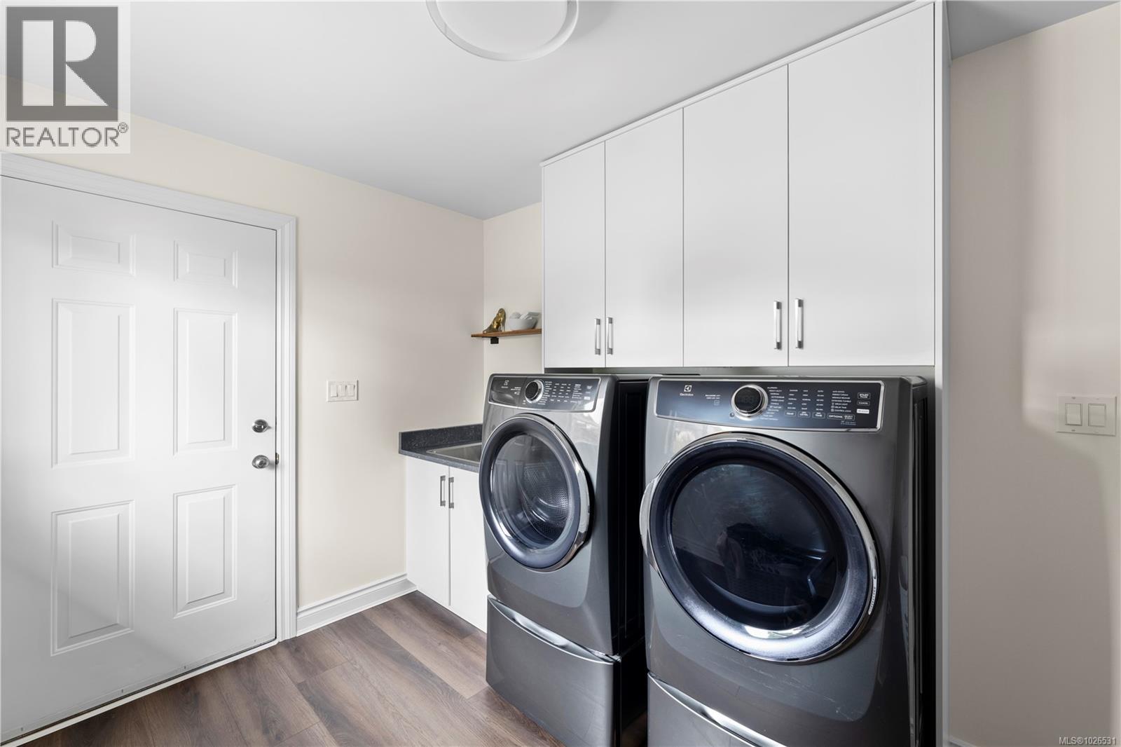 4988 Georgia Park Terr, Saanich, British Columbia  V8Y 2B9 - Photo 29 - 1026531