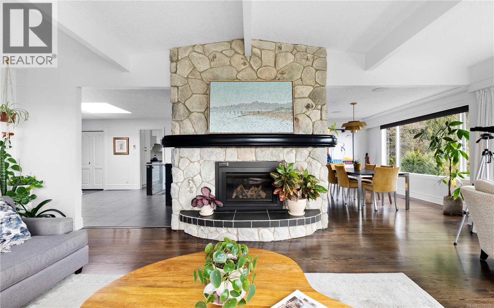 4988 Georgia Park Terr, Saanich, British Columbia  V8Y 2B9 - Photo 3 - 1026531