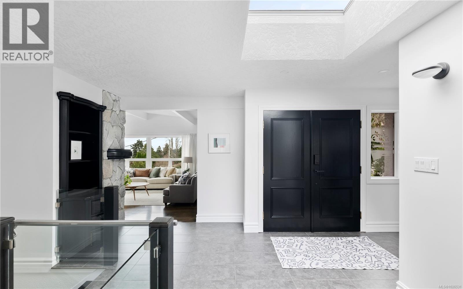 4988 Georgia Park Terr, Saanich, British Columbia  V8Y 2B9 - Photo 5 - 1026531