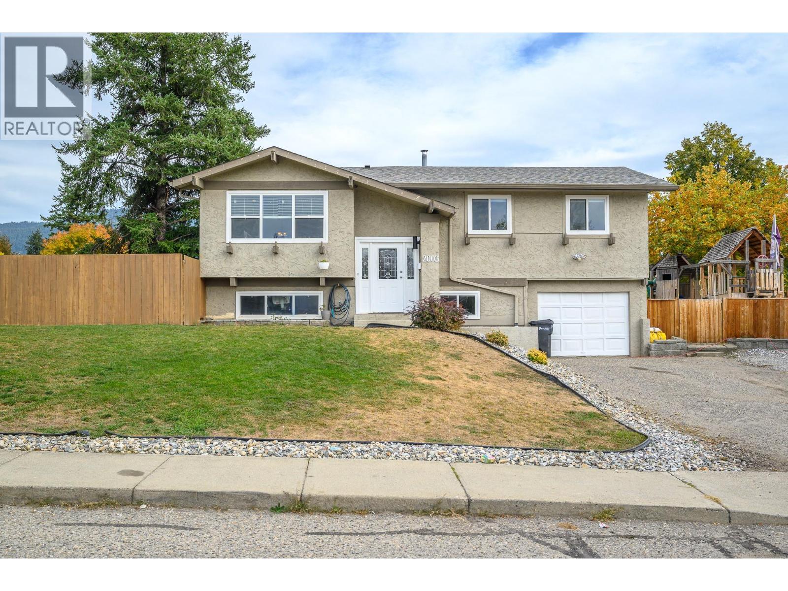 2003 21 Street, Vernon, British Columbia  V1T 7C3 - Photo 2 - 10379313