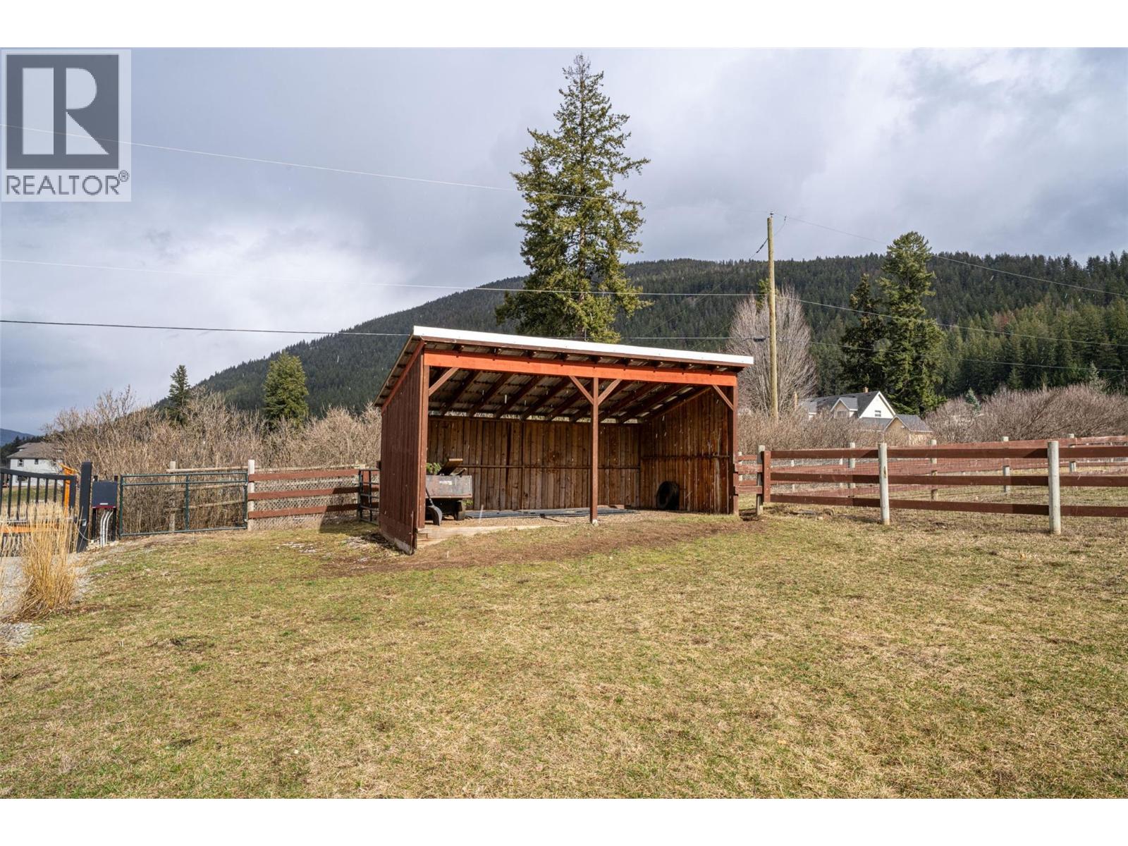 6440 Okanagan Avenue Se, Salmon Arm, British Columbia  V1E 1Y2 - Photo 12 - 10378525