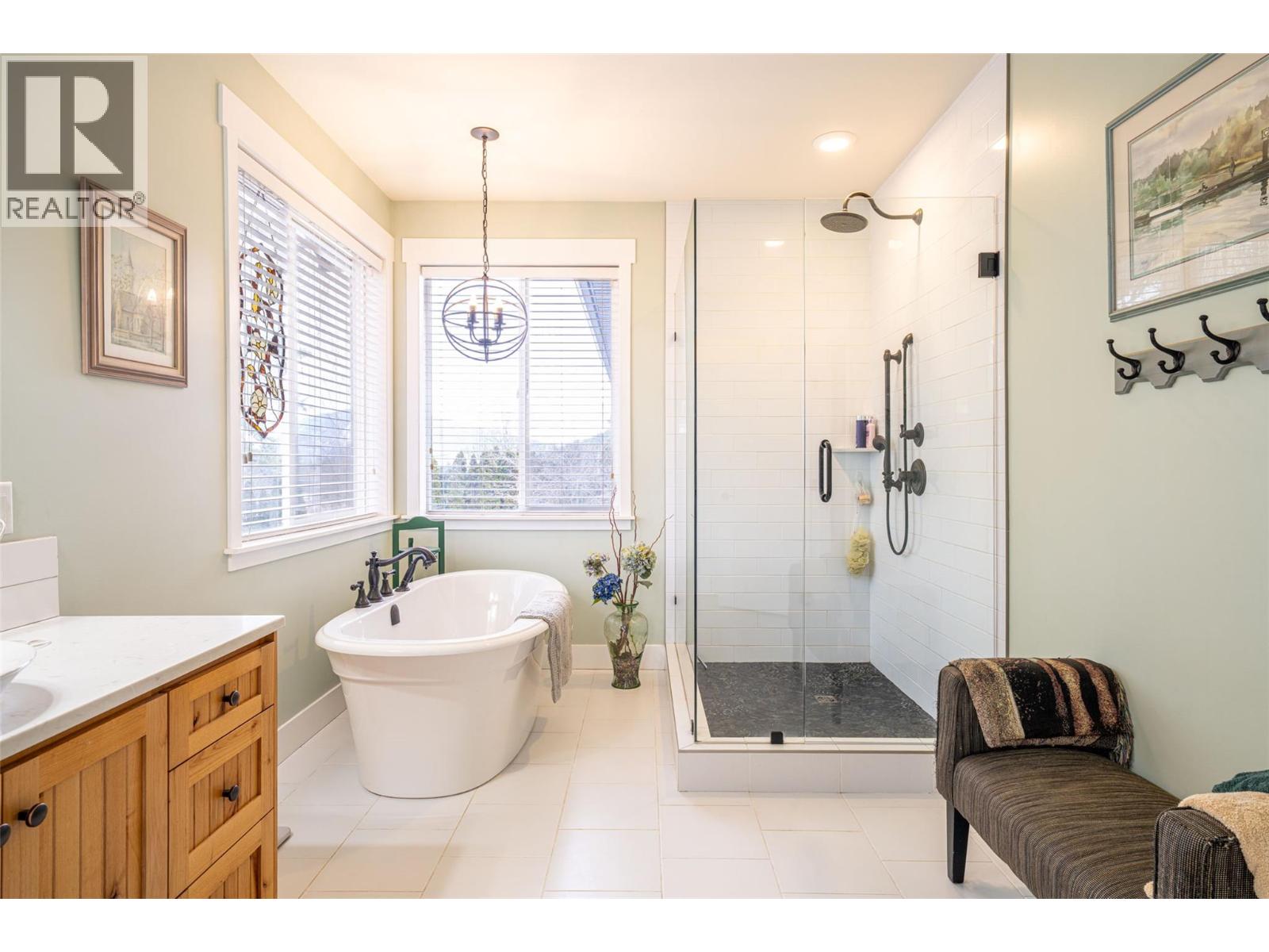 6440 Okanagan Avenue Se, Salmon Arm, British Columbia  V1E 1Y2 - Photo 46 - 10378525