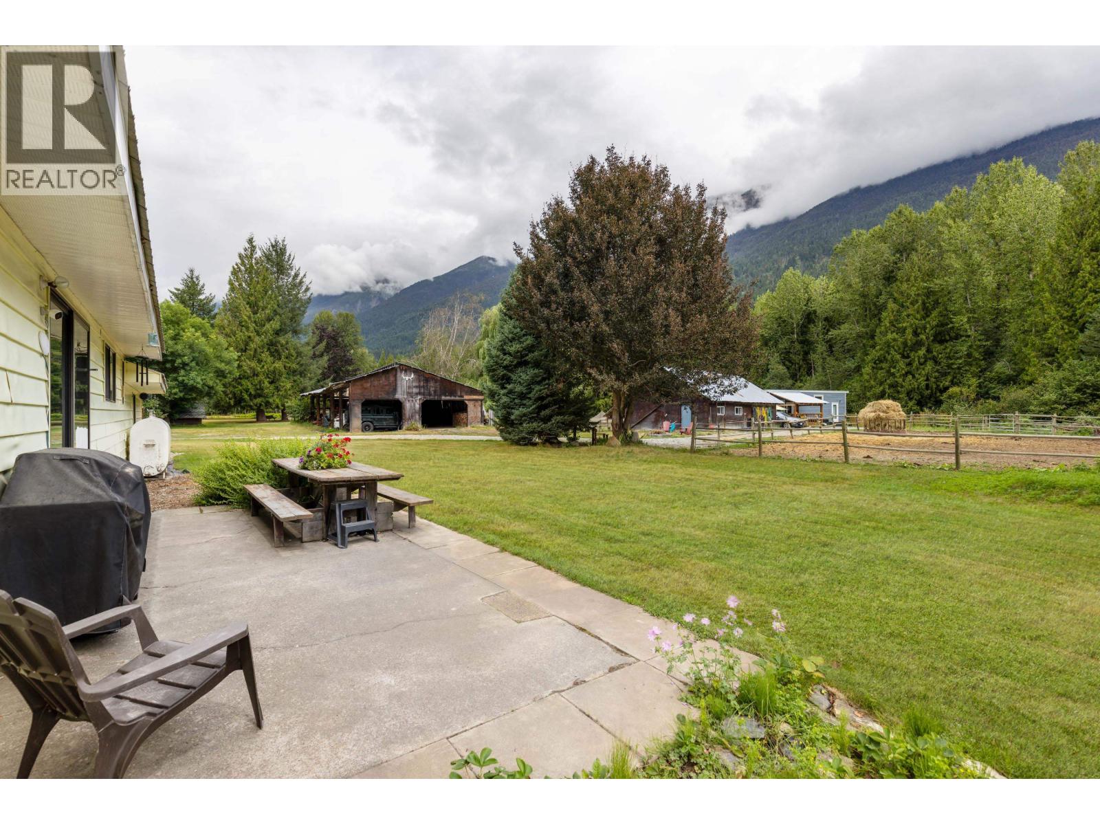 8988b Pemberton Meadows Road, Pemberton, British Columbia  V0N 2L2 - Photo 16 - R3099732