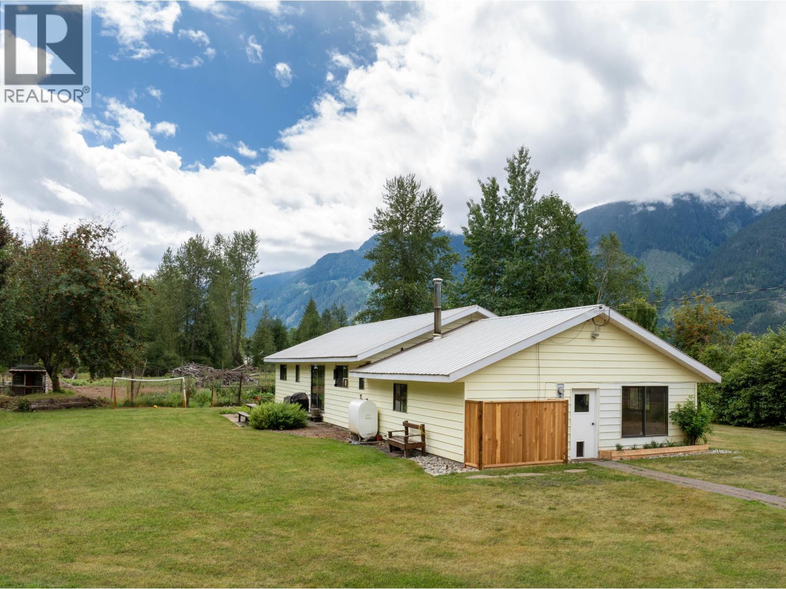 8988b Pemberton Meadows Road, Pemberton, British Columbia  V0N 2L2 - Photo 18 - R3099732