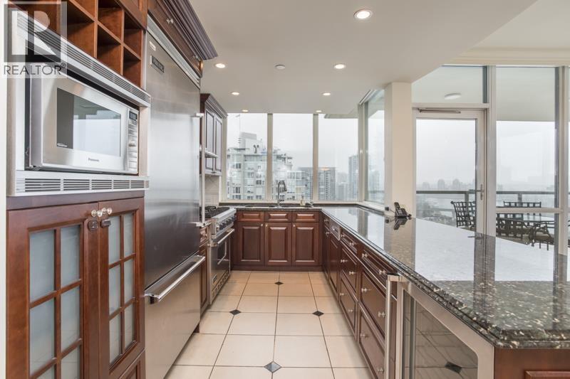 2005 1328 Marinaside Crescent, Vancouver, British Columbia  V6Z 3B3 - Photo 10 - R3099019