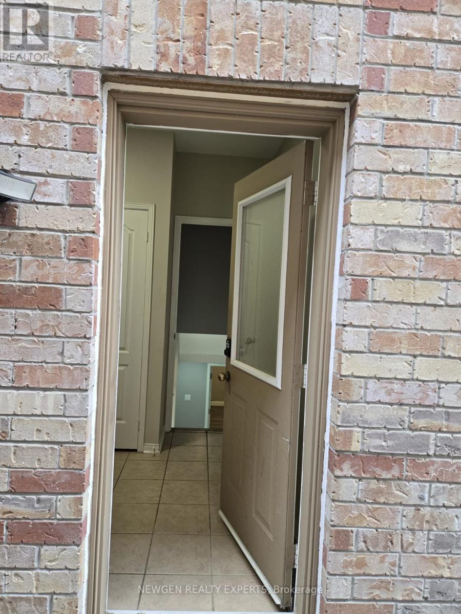 LOWER LEVEL - 53 FRESHSPRING DRIVE, Brampton, Ontario