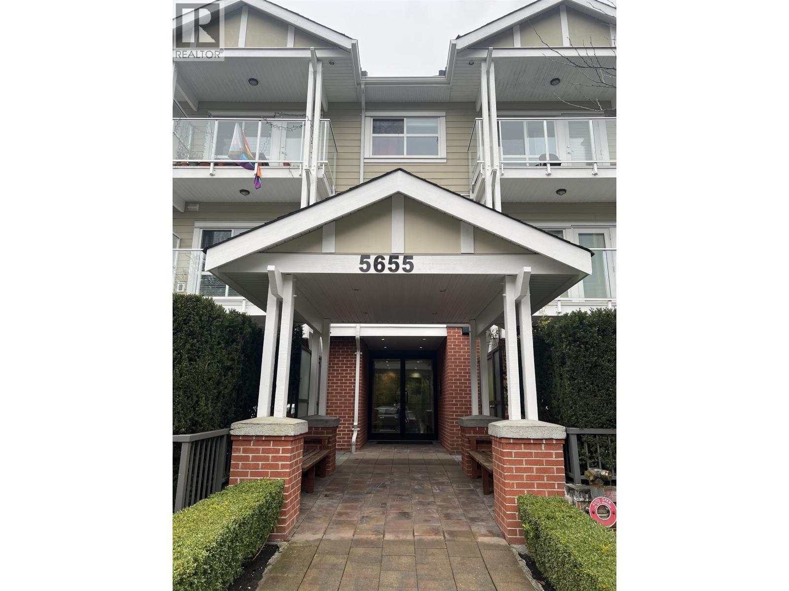 112 5655 Inman Avenue, Burnaby, British Columbia  V5H 2M2 - Photo 1 - R3099161