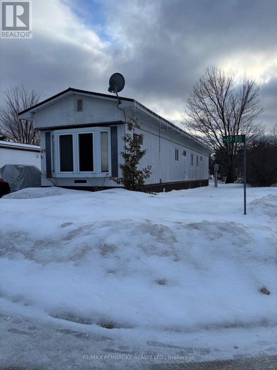 69 Pinehurst Estates, Petawawa, Ontario  K8H 2H2 - Photo 2 - X12882838